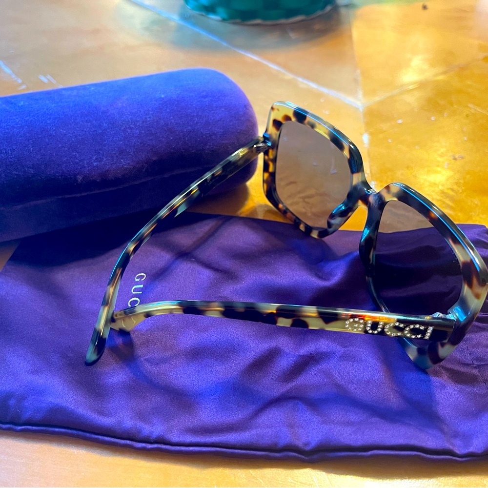Gucci Lady Sunglasses, brown , like new with case.